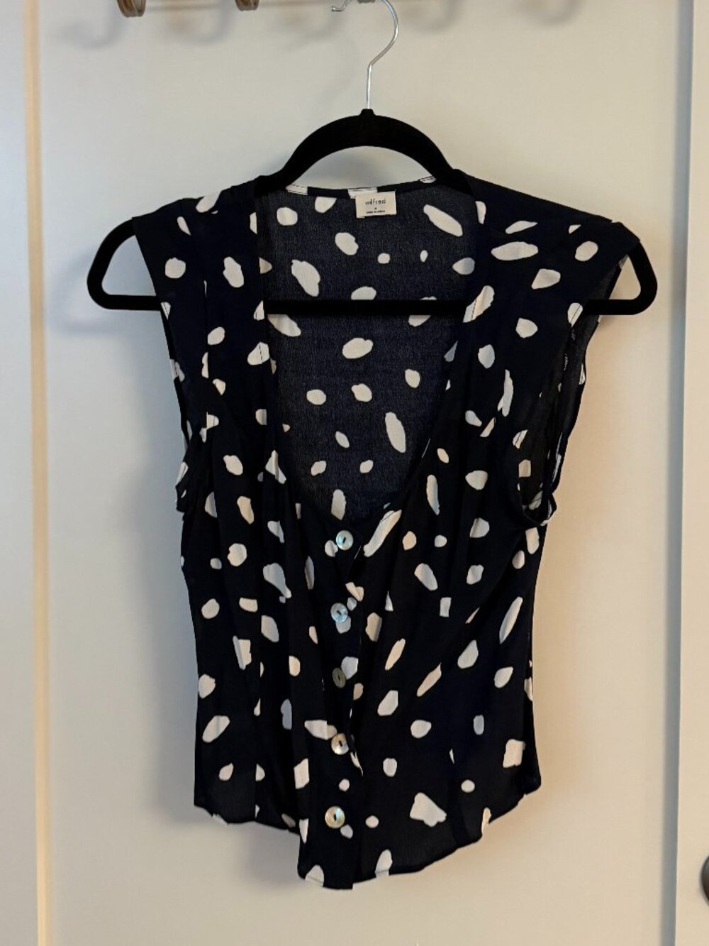 Aritzia Sleeveless Wilfred Navy & White Print Button-Front Top